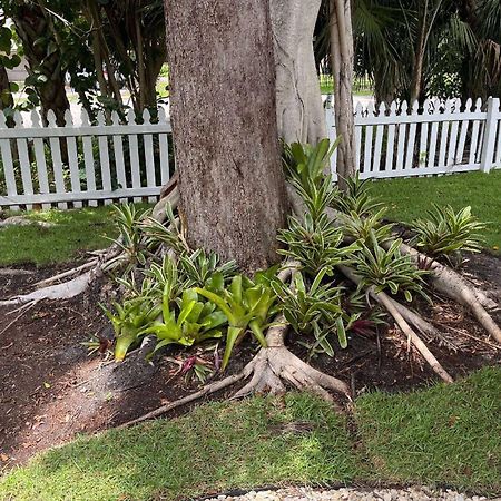 Seagrass Cottage Sarasota Exterior photo